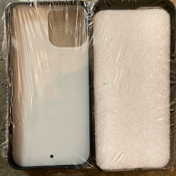 Two joker iPhone 11 or iPhone 12 phone cases - Picture 2 of 2